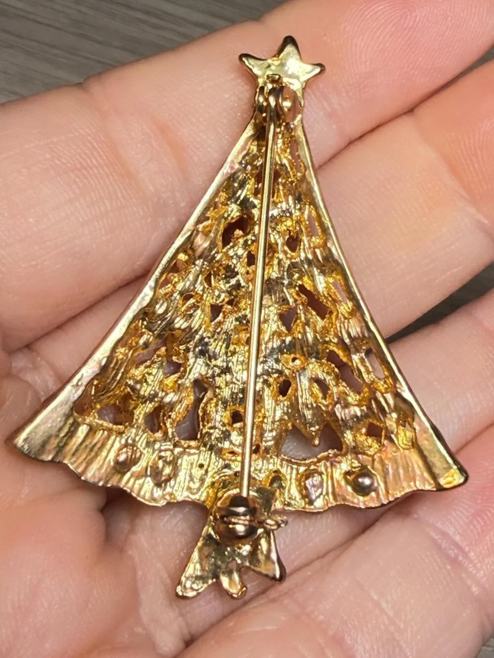 Christmas Tree Brooch Gold Tone Rhinestone Multicolor Openwork Star Top